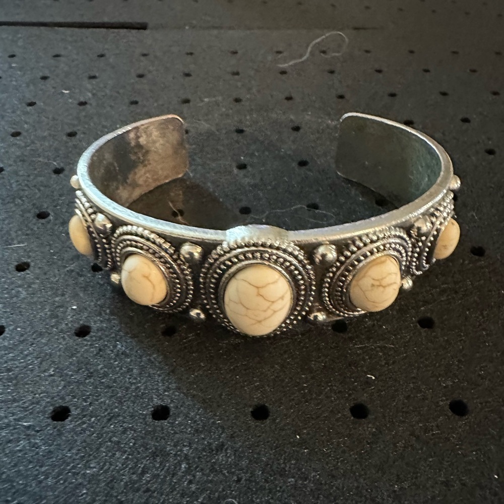 Vintage-Style Silver Cuff Bracelet with Cream Stone Accents